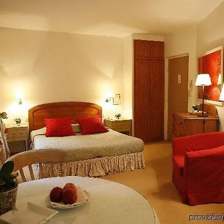 Апарт-отель Escudier Appart-hotel Булонь-Бийанкур